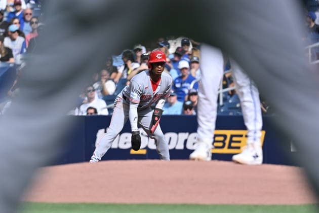 September 26, 2026, Toronto, On, Canada: Cincinnati Reds Carlos Jorge (38) takes a lead off first base against the Toronto Blue Jays during first inning MLB, Baseball Herren, USA baseball action in Toronto on Saturday, Sept. 26, 2026. Canada News - September 26, 2026  - ZUMAc35_ 20260926_zaf_c35_047 Copyright: xJonxBlackerx