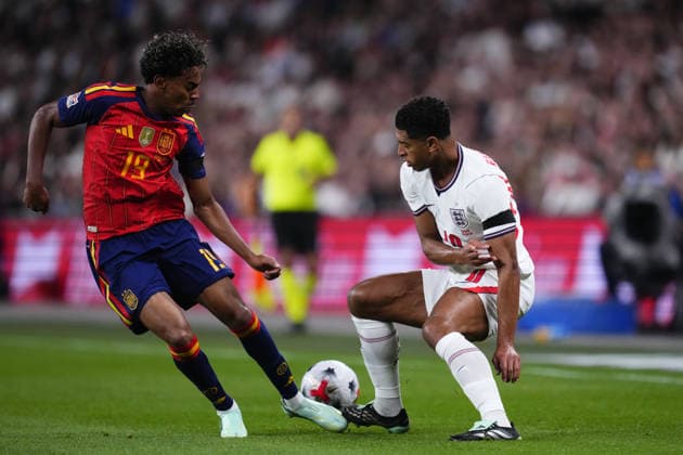 England v Spain - UEFA Nations League LONDON, UNITED KINGDOM - SEPTEMBER 26: Jude Bellingham attacking midfield of England and Real Madrid CF and Lamine Yamal right winger of FC Barcelona, Barca compete for the ball during the UEFA Nations League 2026 27 group phase match between England and Spain at Wembley Stadium in London, United Kingdom, on September 26, 2026. Jose Hernandez Anadolu London United Kingdom. Editorial use only. Please get in touch for any other usage.  Copyright: x2026xAnadoluxJosexHernandezx