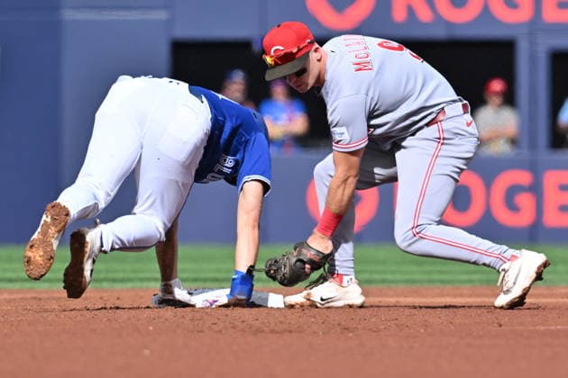 September 26, 2026, Toronto, On, Canada: Toronto Blue Jays Brett Bateman (21) dives safely into second base ahead of a tag by Cincinnati Reds second baseman Matt McLain (9) during first inning MLB, Baseball Herren, USA baseball action in Toronto on Saturday, Sept. 26, 2026. Canada News - September 26, 2026  - ZUMAc35_ 20260926_zaf_c35_052 Copyright: xJonxBlackerx