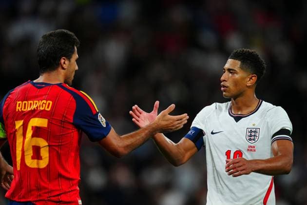 Rodri Hernandez of Spain and Jude Bellingham of England at full time England v Spain, UEFA Nations League, Football, Wembley Stadium, London, UK - 26 Sep 2026London Wembley Stadium United Kingdom  Copyright: xJavierxGarcia Shutterstockx 17171102bi