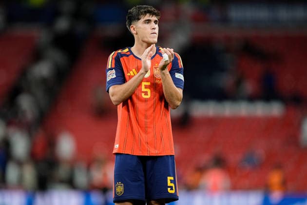 UEFA Nations League: England v Spain Pau Cubarsi of Spain applauds the fans after the final whistle during the UEFA Nations League match England vs Spain at Wembley Stadium, London, United Kingdom on 26 September 2026 (Photo by Maynard Manyowa News Images) London Wembley Stadium Greater London United Kingdom Copyright: xMaynardxManyowa NewsxImagesx