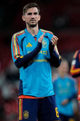 UEFA Nations League: England v Spain Fabian Ruiz of Spain applauds the fans after the final whistle during the UEFA Nations League match England vs Spain at Wembley Stadium, London, United Kingdom on 26 September 2026 (Photo by Maynard Manyowa News Images) London Wembley Stadium Greater London United Kingdom Copyright: xMaynardxManyowa NewsxImagesx