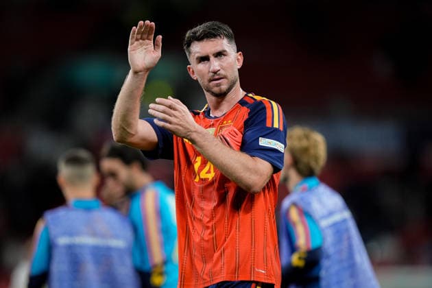 UEFA Nations League: England v Spain Aymeric Laporte of Spain applauds the fans after the final whistle during the UEFA Nations League match England vs Spain at Wembley Stadium, London, United Kingdom on 26 September 2026 (Photo by Maynard Manyowa News Images) London Wembley Stadium Greater London United Kingdom Copyright: xMaynardxManyowa NewsxImagesx