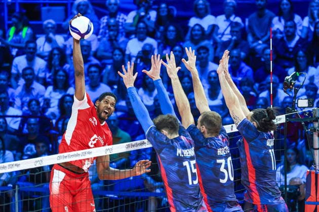 26.09.2026 MEDIOLAN WLOCHY ( MILAN ITALIA ) UNIPOL FORUM SIATKOWKA MEZCZYZN MISTRZOSTWA EUROPY W SIATKOWCE FINAL RUNDA FINALOWA ( CEV EUROVOLLEY 2026 MEN FINAL ROUND FINAL MATCHES MEN S VOLLEYBALL GAME POLAND - FRANCE ) MECZ POLSKA - FRANCJA NZ. (L) WILFREDO LEON VENERO ATAK FOTO JAKUB PIASECKI CYFRASPORT NEWSPIX.PL --- newspix.pl 