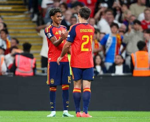 Mikel Oyarzabal of Spain (21) celebrates scoring his teams 3rd and winning goal with Lamine Yamal England v Spain, UEFA Nations League 2026 27 Group A3, Football, Wembley Stadium, London, UK, 26 09 2026 - 26 Sep 2026London Wembley Stadium England United Kingdom  Copyright: xHanc WiredxPhotos Shutterstockx 17171296co