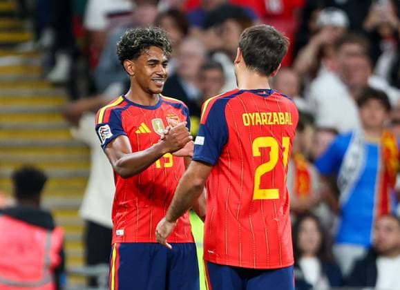 Mikel Oyarzabal of Spain (21) celebrates scoring his teams 3rd and winning goal with Lamine Yamal England v Spain, UEFA Nations League 2026 27 Group A3, Football, Wembley Stadium, London, UK, 26 09 2026 - 26 Sep 2026London Wembley Stadium England United Kingdom  Copyright: xHanc WiredxPhotos Shutterstockx 17171296cp
