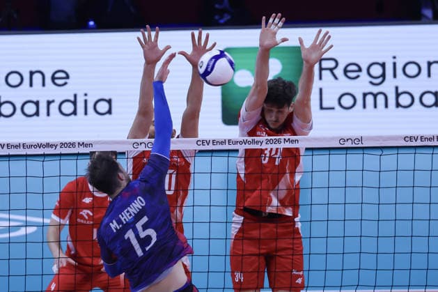 IPA89009398 - Attack by 15 Mathis Henno (France) during the CEV Enel EuroVolley 2026 Gold Medal Final between Poland and France at the Unipol Forum in Milan, Italy, on September 26, 2026, during EuroVolley 2026 - Gold Medal Final - France vs. Poland, CEV EuroVolley Men s match in Assago (MI), Italy, September 26, 2026  Copyright: xValerioxOrigo IPAxSportx xx IPA89009398