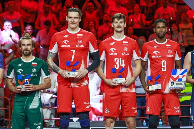 26.09.2026 MEDIOLAN WLOCHY ( MILAN ITALIA ) UNIPOL FORUM SIATKOWKA MEZCZYZN MISTRZOSTWA EUROPY W SIATKOWCE FINAL RUNDA FINALOWA ( CEV EUROVOLLEY 2026 MEN FINAL ROUND FINAL MATCHES MEN S VOLLEYBALL GAME POLAND - FRANCE ) MECZ POLSKA - FRANCJA NZ. JAKUB POPIWCZAK , BARTLOMIEJ LEMANSKI , SZYMON JAKUBISZAK , WILFREDO LEON VENERO INDYWIDUALNE NAGRODY FOTO JAKUB PIASECKI CYFRASPORT NEWSPIX.PL --- newspix.pl 