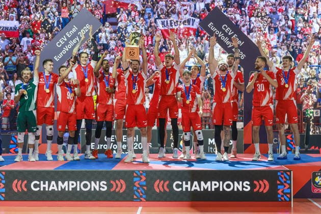 26.09.2026 MEDIOLAN WLOCHY ( MILAN ITALIA ) UNIPOL FORUM SIATKOWKA MEZCZYZN MISTRZOSTWA EUROPY W SIATKOWCE FINAL RUNDA FINALOWA ( CEV EUROVOLLEY 2026 MEN FINAL ROUND FINAL MATCHES MEN S VOLLEYBALL GAME POLAND - FRANCE ) MECZ POLSKA - FRANCJA NZ. RADOSC ZWYCIESTOW POLSKA MISTRZEM EUROPY NA ZDJECIU JAKUB POPIWCZAK MARCIN KOMENDA KAMIL SEMENIUK , BARTLOMIEJ LEMANSKI. . WILFREDO LEON VENERO ALEKSANDER SLIWKA ARTUR SZALPUK JAKUB NOWAK KAMIL SEMENIUK MAKSYMILIAN GRANIECZNY TOMASZ FORNAL BARTLOMIEJ BALADZ SZYMON JAKUBISZAK FOTO JAKUB PIASECKI CYFRASPORT NEWSPIX.PL --- newspix.pl 