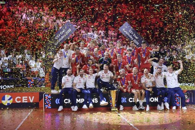 IPA89012379 - Team Poland celebrates first place during the CEV Enel EuroVolley 2026 match between Poland and France at the Unipol Forum in Milan, Italy, on September 26, 2026, during EuroVolley 2026 - Gold Medal Final - France vs. Poland, CEV EuroVolley Men s match in Assago (MI), Italy, September 26, 2026  Copyright: xValerioxOrigo IPAxSportx xx IPA89012379