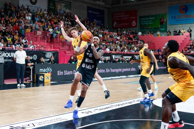 Aiden Warnholtz, Tigers Tübingen, 03, and Frank Champion, MLP Academics Heidelberg, 55, GER, Tigers Tübingen vs. MLP Academics Heidelberg, Basketball, ProA, Matchday 1, 2026–2027 season, September 26, 2026, GER, Tigers Tübingen vs. MLP Academics Heidelberg, Basketball, ProA, Matchday 1, 2026–2027 season, September 26, 2026, Tigers Tübingen Copyright: xEibner-Pressefoto KirstenxJaegerx