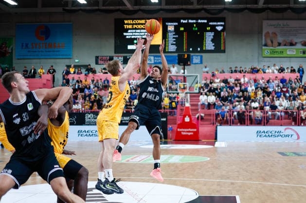 Simon Feneberg, Tigers Tübingen, 20, and Kevin McClain, MLP Academics Heidelberg, 03, GER, Tigers Tübingen vs. MLP Academics Heidelberg, Basketball, ProA, Matchday 1, 2026–2027 season, September 26, 2026, GER, Tigers Tübingen vs. MLP Academics Heidelberg, Basketball, ProA, Matchday 1, 2026–2027 season, September 26, 2026, Tigers Tübingen Copyright: xEibner-Pressefoto KirstenxJaegerx