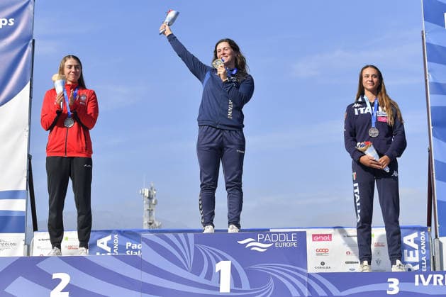IPA89013951 - Ivrea, Italy, September 26, 2026—Paddle Europe Slalom Championships 2026: Women’s and Men’s Kayak Cross Individual Time Trial at the Canoe Stadium in Ivrea—bronze medal: Lucia Pistoni_28_(ITA) silver medal: Klaudia_4_ Zwolinska (POL) gold medal: Kimberley_5_ Woods (GBR) during the 2026 Paddle Europe Slalom Championships men s Kayak Cross Individual Time Trial at the Ivrea Stadium  Copyright: xTonelloxAbozzi IPAxSportx xx IPA89013951