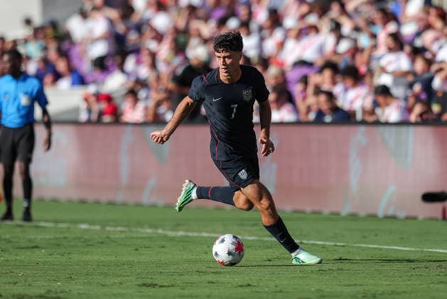 September 26, 2026, Orlando, Florida, USA: United States midfielder GIO REYNA (7) controls the ball during a match against Peru. The United States hosted Peru in an International Friendly, Länderspiel, Nationalmannschaft at Inter&Co Stadium in Orlando, FL. Orlando USA - ZUMAm299 20260926_znp_m299_002 Copyright: xTaylorxMcFeex