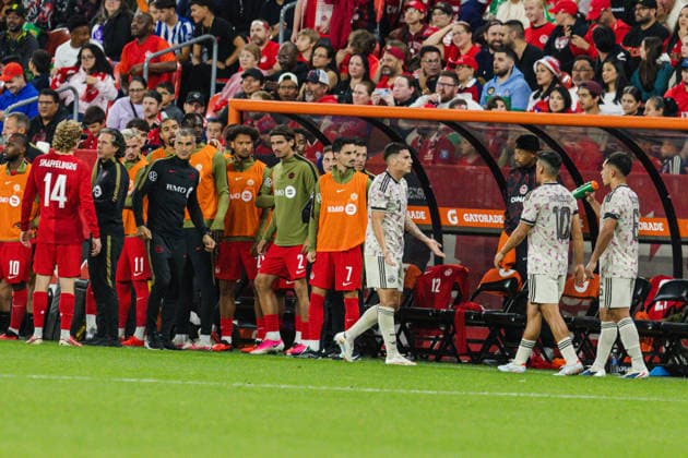 Lucas Cepeda of Chile is sent off because of tackle against Richie Laryea of Canada during the International Friendly, Länderspiel, Nationalmannschaft match between Canada and Chile on September 26th, 2026 in BMO Field, Toronto, Ontario, Canada Copyright: xCurtisxWongx xSPPx Sportspressphoto_SPR240799