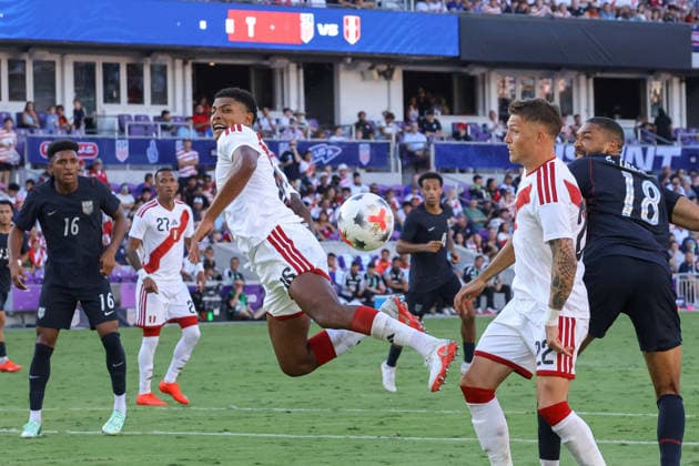 September 26, 2026, Orlando, Florida, USA: Peru midfielder WILDER CARTAGENA (16) attempts to defend a shot on goal during a match against United States. The United States hosted Peru in an International Friendly, Länderspiel, Nationalmannschaft at Inter&Co Stadium in Orlando, FL. Soccer 2026: United States 4:1 Peru  - ZUMAm299 20260926_znp_m299_005 Copyright: xTaylorxMcFeex