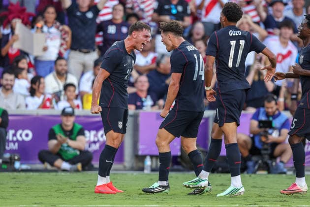 September 26, 2026, Orlando, Florida, USA: United States midfielder SEBASTIAN BERHALTER (14) and United States defender FRANKIE WESTFIELD (21) celebrate after scoring a goal during the second half against Peru. The United States hosted Peru in an International Friendly, Länderspiel, Nationalmannschaft at Inter&Co Stadium in Orlando, FL. Orlando USA - ZUMAm299 20260926_znp_m299_013 Copyright: xTaylorxMcFeex