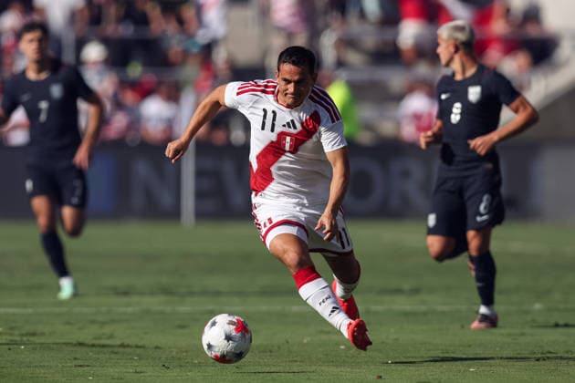 September 26, 2026, Orlando, Florida, USA: Peru forward JAIRO VoÆ’LEZ (11) controls the ball against United States. The United States hosted Peru in an International Friendly, Länderspiel, Nationalmannschaft at Inter&Co Stadium in Orlando, FL. Orlando USA - ZUMAm299 20260926_znp_m299_016 Copyright: xTaylorxMcFeex