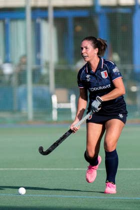 Yevheniya Kernoz FHC, 6, on the ball, free shot, full-body shot, single frame, single photo, action, September 26, 2026, Mannheim, Germany, hockey, 2nd Bundesliga South Division, women, Feudenheimer HC vs. Nürnberger HTC xozx