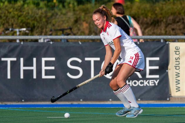 Linda Müller NHTC, 14, on the ball, cutout, full body, single frame, single photo, action, September 26, 2026, Mannheim, Germany, hockey, 2nd Bundesliga South Division, women, Feudenheimer HC vs. Nürnberger HTC xozx