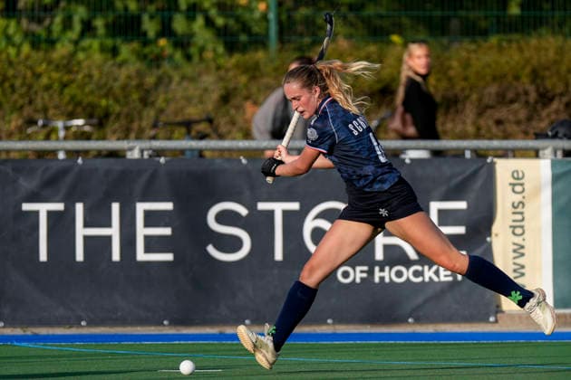 Giulia Schubert FHC, 43, on the ball, cutout, full-body, single image, single photo, action, September 26, 2026, Mannheim, Germany, hockey, 2nd Bundesliga South Division, women, Feudenheimer HC vs. Nürnberger HTC xozx