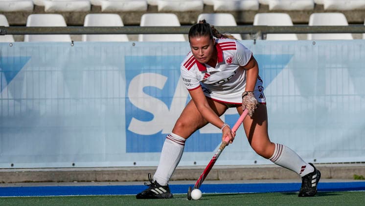 Mathilda Mähner NHTC, 5, on the ball, cutout, full-body, single frame, single photo, action, September 26, 2026, Mannheim, Germany, hockey, 2nd Bundesliga South Division, women, Feudenheimer HC vs. Nürnberger HTC xozx