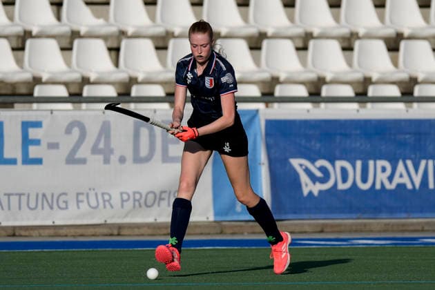 Hannah Schiller FHC, 16, with the ball, cutout, full-body, single frame, single photo, action, September 26, 2026, Mannheim, Germany, hockey, 2nd Bundesliga South Division, women s, Feudenheimer HC vs. Nürnberger HTC xozx