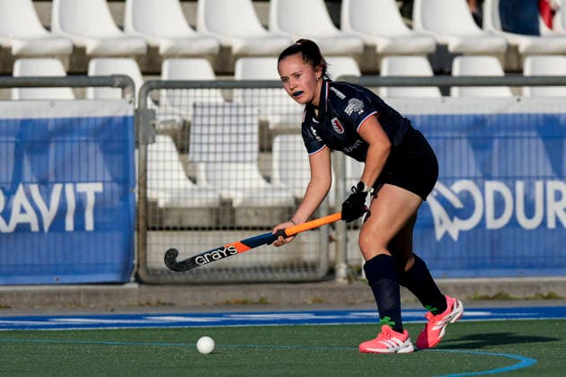 Felicitas Knorre FHC, 26, with the ball, cutout, full-body, single frame, single photo, action, September 26, 2026, Mannheim, Germany, hockey, 2nd Bundesliga South Division, women s, Feudenheimer HC vs. Nürnberger HTC xozx