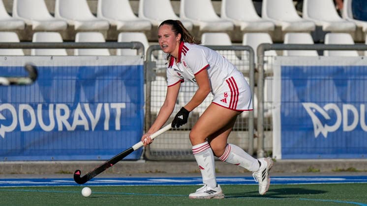 Hannah Wilbertz NHTC, 8, on the ball, cutout, full-body, single frame, single photo, action, September 26, 2026, Mannheim, Germany, hockey, 2nd Bundesliga South Division, women s, Feudenheimer HC vs. Nürnberger HTC xozx