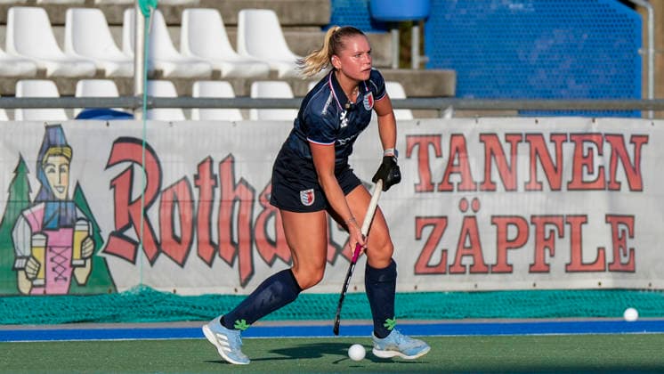 Jule Koßwig Kosswig, FHC, 83, on the ball, cutout, full-body, single frame, single photo, action, 26 09 2026, Mannheim, Germany, hockey, 2nd Bundesliga South Division, women, Feudenheimer HC vs. Nürnberger HTC xozx