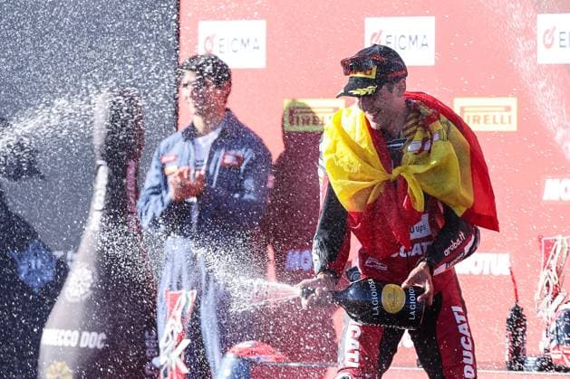 SBK Round 10 EICMA Italian Round (Podium Race 1) in San Martino del Lago, Italy - 26 Sep 2026 Iker Lecuona of Aruba.it Racing - Ducati with Ducati Panigale V4R celebrates the victory in Race 1 during Podium Race 1 of SBK Round 10 EICMA Italian Round. San Martino del Lago Italy Copyright: xFabrizioxCarabellix xSOPAxImagesx Fabrizio-Carabelli-1454085