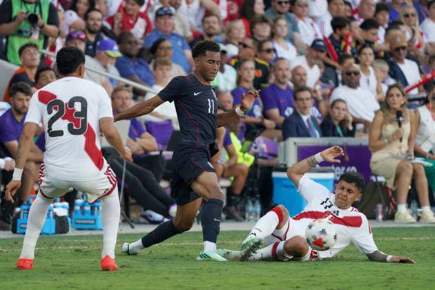 Zavier Gozo (C) of United States in action against Cesar Inga (L) and Jairo Concha (R) of Peru during a friendly match between the United States and Peru at Inter&Co Stadium in Orlando, United States, 26 September 2026. International Friendly, Länderspiel, Nationalmannschaft United States vs. Peru !ACHTUNG: NUR REDAKTIONELLE NUTZUNG!  Copyright: xKennethxFernandezx AMDEP3219 20260927-55021515803_1