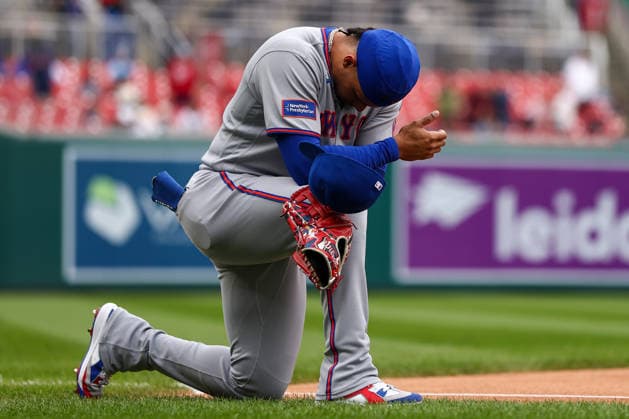 September 26, 2026, Washington D.C, District Of Columbia, United States: Washington, DC; New York Mets left fielder Juan Soto (22) prays prior to a Major League Baseball game against the Washington Nationals at Nationals Park on Saturday, September 26, 2026. The Mets beat the Nationals 7-1. Washington D.C United States - ZUMAp258 20260926_znp_p258_027 Copyright: xStevexPrakopex