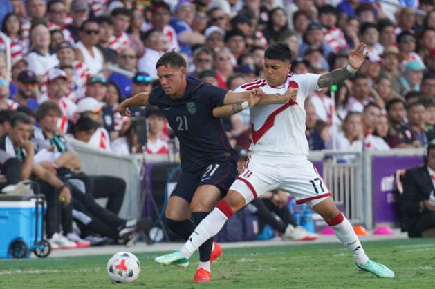 Francis Westfield (L) of United States in action against Jairo Concha (R) of Peru during a friendly match between the United States and Peru at Inter&Co Stadium in Orlando, United States, 26 September 2026. International Friendly, Länderspiel, Nationalmannschaft United States vs. Peru !ACHTUNG: NUR REDAKTIONELLE NUTZUNG!  Copyright: xKennethxFernandezx AMDEP3198 20260927-55021515804_1
