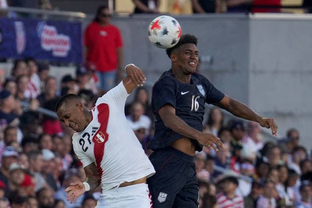 Alex Freeman (R) of United States in action against Jhonny Vidales (L) of Peru during a friendly match between the United States and Peru at Inter&Co Stadium in Orlando, United States, 26 September 2026. International Friendly, Länderspiel, Nationalmannschaft United States vs. Peru !ACHTUNG: NUR REDAKTIONELLE NUTZUNG!  Copyright: xKennethxFernandezx AMDEP3193 20260927-55021515805_1
