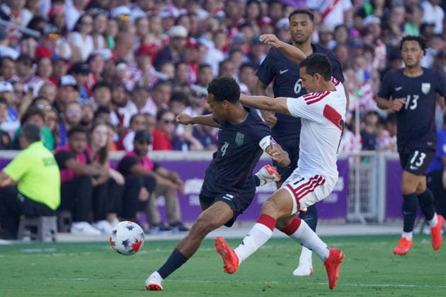 Tyler Adams (C) of United States in action against Jairo Velez (L) of Peru during a friendly match between the United States and Peru at Inter&Co Stadium in Orlando, United States, 26 September 2026. International Friendly, Länderspiel, Nationalmannschaft United States vs. Peru !ACHTUNG: NUR REDAKTIONELLE NUTZUNG!  Copyright: xKennethxFernandezx AMDEP3163 20260927-55021515807_1