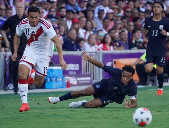 Tyler Adams (C) of United States in action against Jairo Velez (L) of Peru during a friendly match between the United States and Peru at Inter&Co Stadium in Orlando, United States, 26 September 2026. International Friendly, Länderspiel, Nationalmannschaft United States vs. Peru !ACHTUNG: NUR REDAKTIONELLE NUTZUNG!  Copyright: xKennethxFernandezx AMDEP3162 20260927-55021515808_1