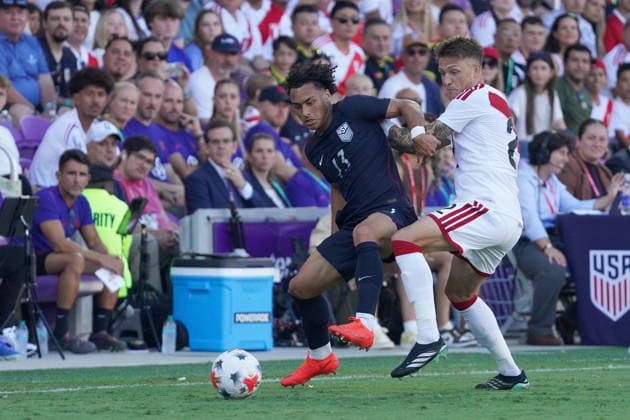 Peyton Miller (L) of United States in action against Oliver Sonne (R) of Peru during a friendly match between the United States and Peru at Inter&Co Stadium in Orlando, United States, 26 September 2026. International Friendly, Länderspiel, Nationalmannschaft United States vs. Peru !ACHTUNG: NUR REDAKTIONELLE NUTZUNG!  Copyright: xKennethxFernandezx AMDEP3160 20260927-55021515809_1