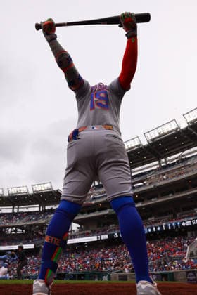 September 26, 2026, Washington D.C, District Of Columbia, United States: Washington, DC; New York Mets third baseman Bo Bichette (19) warms up on deck during a Major League Baseball game against the Washington Nationals at Nationals Park on Saturday, September 26, 2026. The Mets beat the Nationals 7-1. Washington D.C United States - ZUMAp258 20260926_znp_p258_053 Copyright: xStevexPrakopex