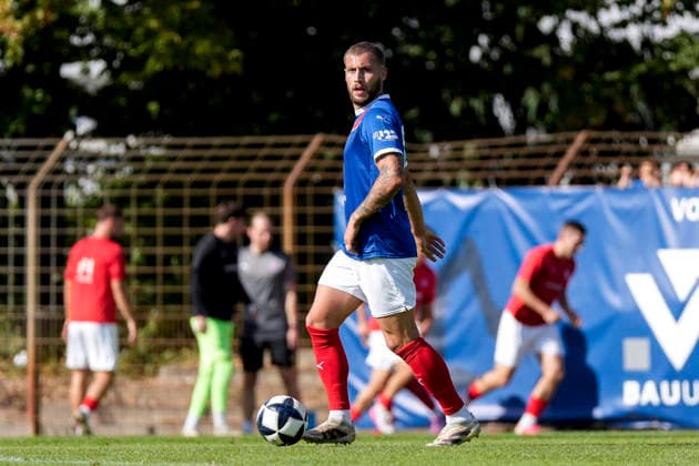 Mart Ristl, VfR Mannheim, 23, on the ball, cutout, full-body, single frame, single photo, action, September 26, 2026, Mannheim, Germany, soccer, Regionalliga Südwest, VfR Mannheim vs. SG Barockstadt Fulda Lehnerz xozx