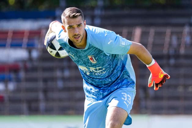 Jannik Horz, goalkeeper, SG Barockstadt, 33, on the ball, single frame, single photo, action, September 26, 2026, Mannheim, Germany, soccer, Regionalliga Südwest, VfR Mannheim, SG Barockstadt, Fulda, Lehnerz xozx