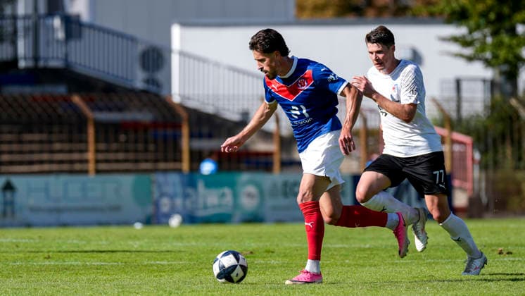 v li Flamur Berisha VfR Mannheim, 20, Roko Ivankovic SG Barockstadt, 77, tackle, game scene, duel, tackle, tackling, dynamism, action, 09 26 2026, Mannheim, Germany, Soccer, Regionalliga Südwest, VfR Mannheim, SG Barockstadt, Fulda, Lehnerz xozx