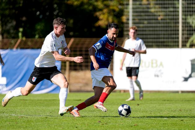 v li Diamant Lokaj SG Barockstadt, 34, Lukas Rupp VfR Mannheim, 10, tackle, game scene, duel, tackle, tackling, dynamism, action, 09 26 2026, Mannheim, Germany, soccer, Regionalliga Südwest, VfR Mannheim, SG Barockstadt, Fulda, Lehnerz xozx