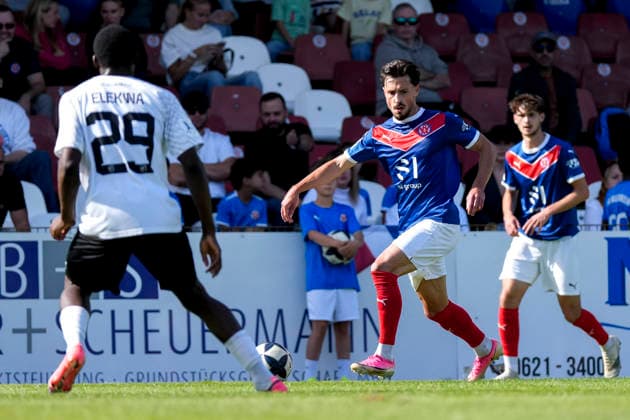 From left: Emmanuel Elekwa (SG Barockstadt), 29; Flamur Berisha (VfR Mannheim), 20; Action; Game scene; September 26, 2026; Mannheim, Germany, soccer, Regionalliga Southwest, VfR Mannheim, SG Barockstadt, Fulda, Lehnerz xozx