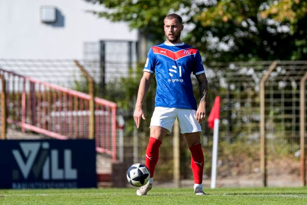 Mart Ristl, VfR Mannheim, 23, on the ball, cutout, full-body, single frame, single photo, action, September 26, 2026, Mannheim, Germany, soccer, Regionalliga Südwest, VfR Mannheim vs. SG Barockstadt Fulda Lehnerz xozx