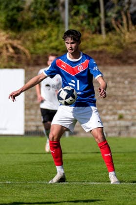 Tim Seifert, VfR Mannheim, 36, with the ball, cutout, full-body, single frame, single photo, action, September 26, 2026, Mannheim, Germany, soccer, Regionalliga Südwest, VfR Mannheim vs. SG Barockstadt Fulda Lehnerz xozx
