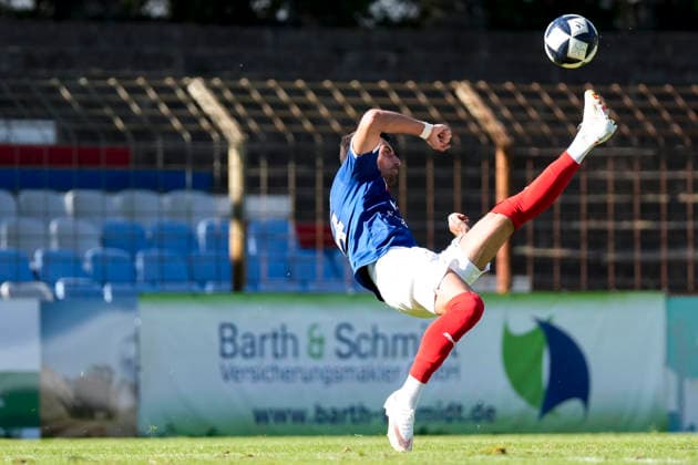 Mehdi Hetemaj, VfR Mannheim, 34, with the ball, isolated figure, full-body shot, single frame, single photo, action, September 26, 2026, Mannheim, Germany, soccer, Regionalliga Südwest, VfR Mannheim vs. SG Barockstadt Fulda Lehnerz xozx