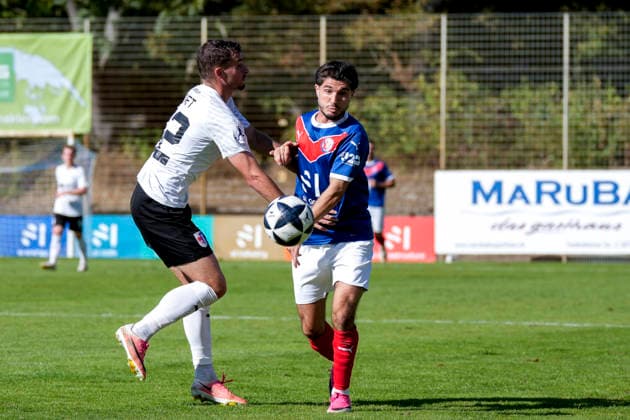 From left: Keanu Kraft (SG Barockstadt), 32, Umut Senfürk (VfR Mannheim), 21, tackle, game scene, duel, tackle, tackling, dynamic, action, 09 26 2026, Mannheim, Germany, soccer, Regionalliga Südwest, VfR Mannheim, SG Barockstadt, Fulda, Lehnerz xozx