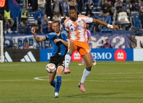 September 26, 2026, Montreal, Qc, Canada: FC Cincinnati s Ayoub Jabbari (right) rushes in to steal the ball from CF Montreal s Brandan Craig (5) during first half MLS, Fussball Herren, USA soccer action in Montreal on Saturday, Sept. 26, 2026. Canada News - September 26, 2026  - ZUMAc35_ 20260926_zaf_c35_123 Copyright: xPeterxMccabex