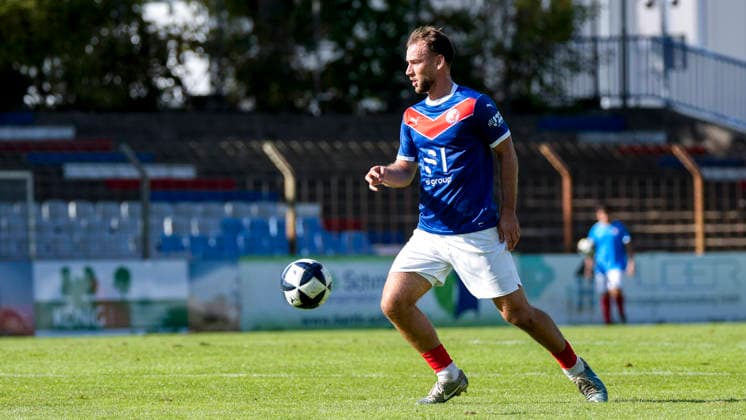 Melvin Ramusovic, VfR Mannheim, 6, on the ball, cutout, full-body, single frame, single photo, action, September 26, 2026, Mannheim, Germany, soccer, Regionalliga Südwest, VfR Mannheim vs. SG Barockstadt Fulda Lehnerz xozx